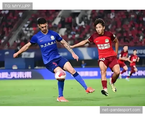 上海申花近期联赛表现平稳,攻防两端较为均衡,保持中上游排名 上海申花近期联赛表现平稳,攻防两端较为均衡,保持中上游排名